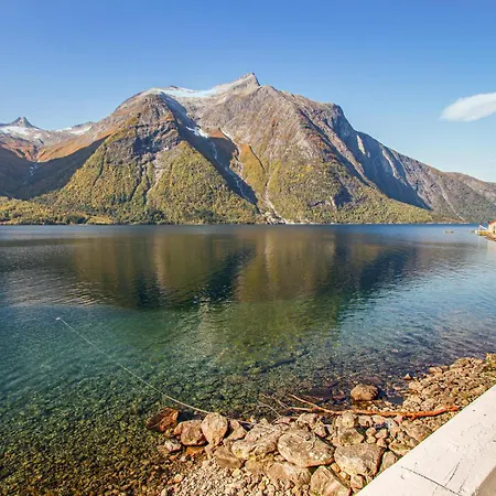 Lovely In Eikesdal With Kitchen 別荘 *