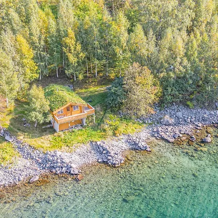 Lovely In Eikesdal With Kitchen 別荘 *